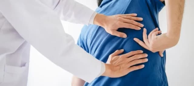 Ból kręgosłupa: kiedy lepiej rozgrzewać, a kiedy chłodzić? Ból kręgosłupa: kiedy lepiej rozgrzewać, a kiedy chłodzić?